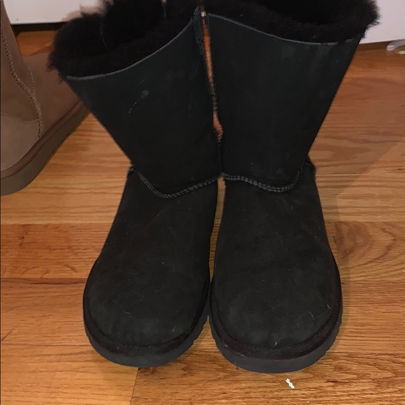 Uggs - Picture 2 of 4